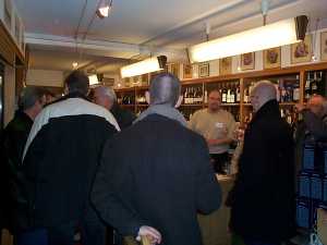 Billeder fra gratis whisky smagning hos Bernina Vinhandel den 12 marts 2005