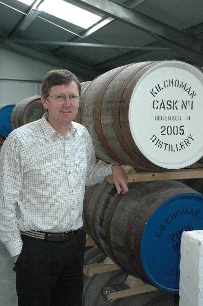 Kilchoman CEO Malcolm Rennie and Kilchoman cask (Photo 2008 by www.awa.dk)